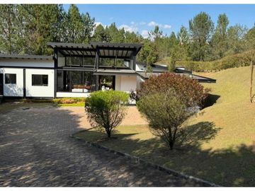 HERMOSA CASA FINCA EL RETIRO EN UNIDAD CERRADA EXCELENTE UBICACION