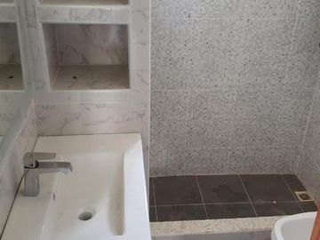 DUPLEX 3 AMB. CON COCHERA Y PATIO A ESTRENAR