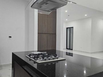 Casa (2P + 4 R) en Privada Morera en Cholul