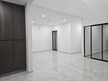 Casa (2P + 4 R) en Privada Morera en Cholul