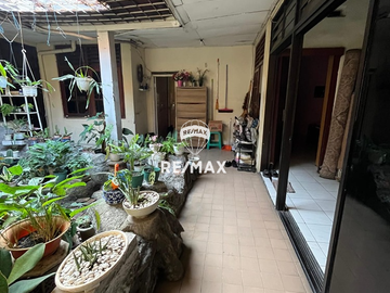 DIJUAL RUMAH TUA HITUNG TANAH SAJA DI PEJOMPONGAN RAYA JAKARTA PUSAT