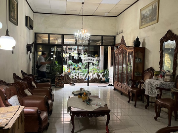 DIJUAL RUMAH TUA HITUNG TANAH SAJA DI PEJOMPONGAN RAYA JAKARTA PUSAT