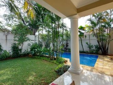 DIJUAL RUMAH ASRI dgn TAMAN dan S.POOL at Jl KEMANG SELATAN, JAKSEL