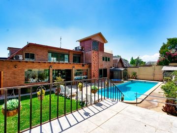 Venta de espectacular casa en condominio, Las Pircas Peñalolén