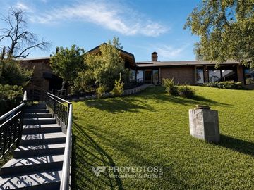 Casa en venta de 5 dorm. en Lo Barnechea