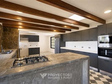Casa en venta de 5 dorm. en Lo Barnechea