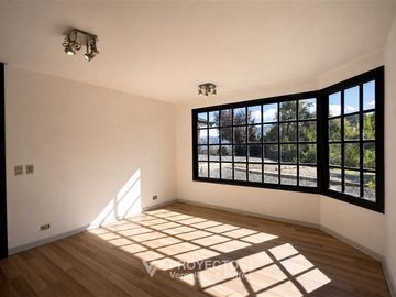Casa en venta de 5 dorm. en Lo Barnechea