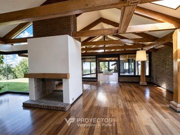 Casa en venta de 5 dorm. en Lo Barnechea