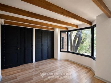 Casa en venta de 5 dorm. en Lo Barnechea