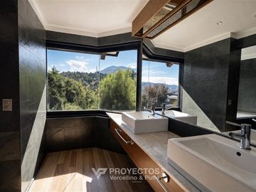 Casa en venta de 5 dorm. en Lo Barnechea