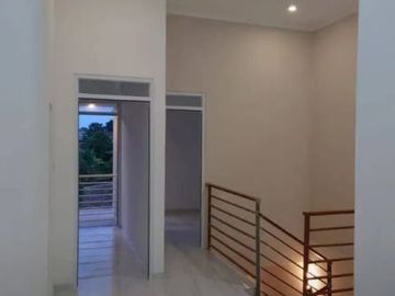 Rumah asri nyaman dalam cluster 2 lantai 800 jt an di Pasir Putih Depok (tres