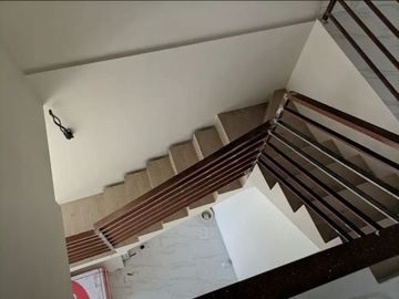 Rumah asri nyaman dalam cluster 2 lantai 800 jt an di Pasir Putih Depok (tres