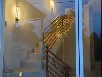 Rumah asri nyaman dalam cluster 2 lantai 800 jt an di Pasir Putih Depok (tres