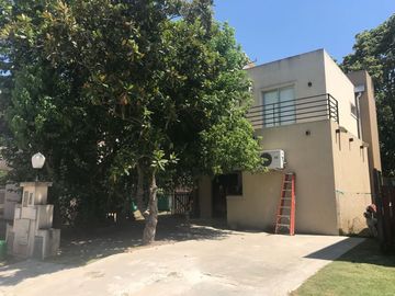 ITUZAINGO N. CHALET MODERNO EN BARRIO CERRADO