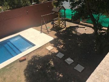 ITUZAINGO N. CHALET MODERNO EN BARRIO CERRADO