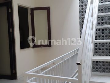 Rumah SHM Bagus kawasan mewah strategis asri di Foresta BSD