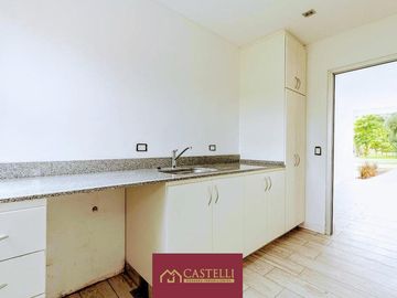 Casa de 5 ambientes en  Venta en Boca Ratón Pilar