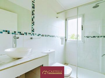 Casa de 5 ambientes en  Venta en Boca Ratón Pilar