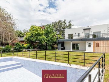 Casa de 5 ambientes en  Venta en Boca Ratón Pilar