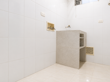 ¡Arrienda tu nuevo apartaestudio en Sotomayor!

Sotomayor
Área: 31.5 m²

Características:
1 habitaci