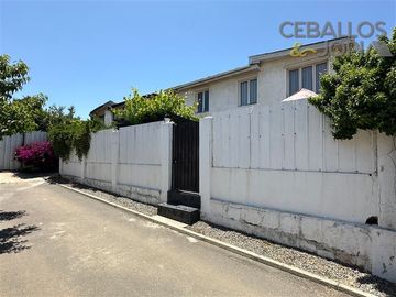 Casa en venta de 6 dorm. en Villa Alemana