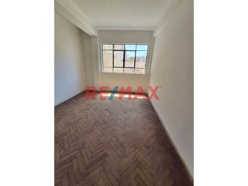 ✨ ¡Vive la comodidad y tranquilidad que mereces en un departamento en tercer piso ubicado en calle Manuel Pardo N°180! ✨

📍 Ubicación: Mercado Model