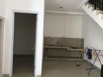 Dijual Rumah Serpong Park Blok G1 - 2.5 Lantai Sudah Renovasi Siap Huni & Bisa KPR!