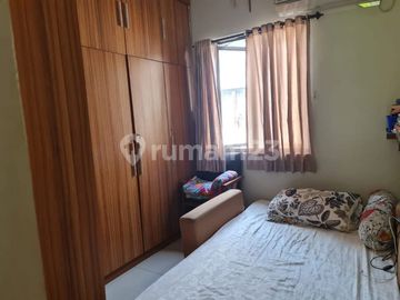 Rumah 3 Lantai Lebar 10 Meter Siap Huni