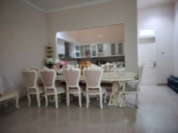 Rumah 3 Lantai Lebar 10 Meter Siap Huni