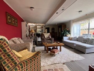 Amplia casa en venta de 600 m2, 4 dorm.y 2 baños en Natales