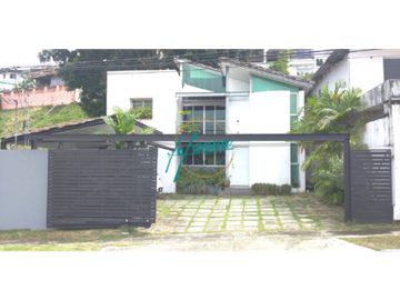 SE VENDE CASA UNIFAMILIAR EN ALTOS DE PANAM