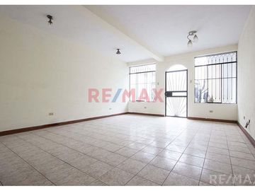 ¿Buscas una casa espaciosa, bien ubicada y lista para convertirse en tu nuevo hogar? ¡Esta es la oportunidad perfecta!

📍 Ubicación Privilegiada:
A