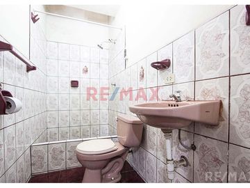 ¿Buscas una casa espaciosa, bien ubicada y lista para convertirse en tu nuevo hogar? ¡Esta es la oportunidad perfecta!

📍 Ubicación Privilegiada:
A