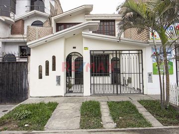 ¿Buscas una casa espaciosa, bien ubicada y lista para convertirse en tu nuevo hogar? ¡Esta es la oportunidad perfecta!

📍 Ubicación Privilegiada:
A
