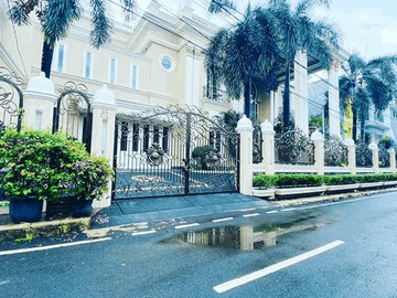 RUMAH BERGAYA CLASSIC MEDITERANIA DI DUREN SAWIT JAKARTA TIMUR