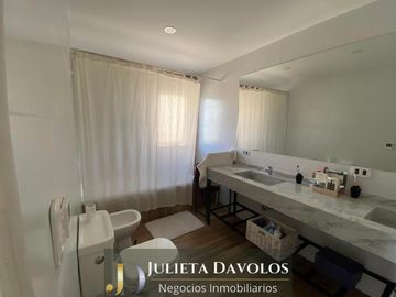 Casa en Venta 8 ambientes Barrio El Canton Islas a la laguna y con pileta