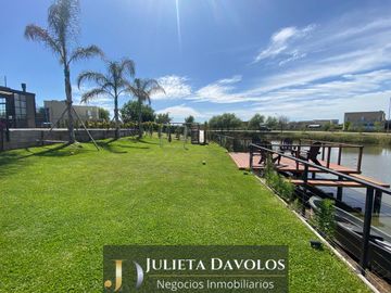 Casa en Venta 8 ambientes Barrio El Canton Islas a la laguna y con pileta