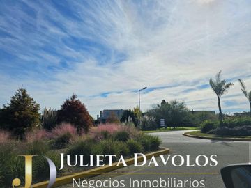 Casa en Venta 8 ambientes Barrio El Canton Islas a la laguna y con pileta