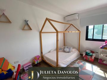 Casa en Venta 8 ambientes Barrio El Canton Islas a la laguna y con pileta