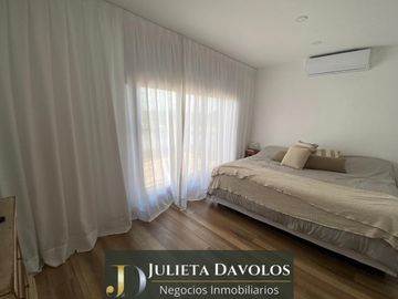 Casa en Venta 8 ambientes Barrio El Canton Islas a la laguna y con pileta