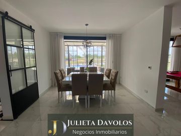 Casa en Venta 8 ambientes Barrio El Canton Islas a la laguna y con pileta