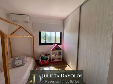 Casa en Venta 8 ambientes Barrio El Canton Islas a la laguna y con pileta