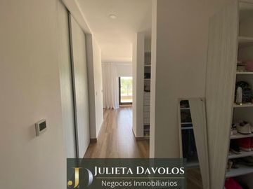 Casa en Venta 8 ambientes Barrio El Canton Islas a la laguna y con pileta