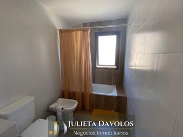 Casa en Venta 8 ambientes Barrio El Canton Islas a la laguna y con pileta