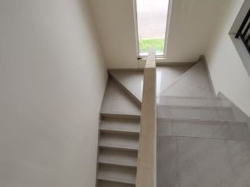 CLUSTER CHIARA SUVARNA SUTERA RUMAH 2 LANTAI LUAS 12X23