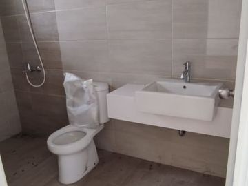 CLUSTER CHIARA SUVARNA SUTERA RUMAH 2 LANTAI LUAS 12X23