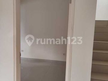Disewakan Rumah Golf Lake 2 Lantai
