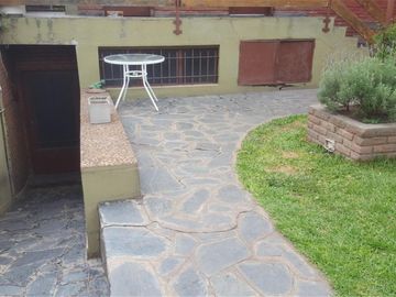 Barbaro Vende Excelente chalet  en San Martin