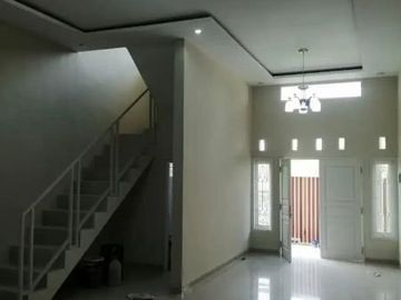 DIJUAL MURAH RUMAH 2 LANTAI SIAP HUNI TLOGOMAS DINOYO KOTA MALANG