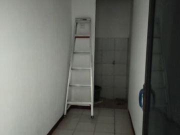 Rumah second 2 lt strategis di Mampang Depok 1,2 M